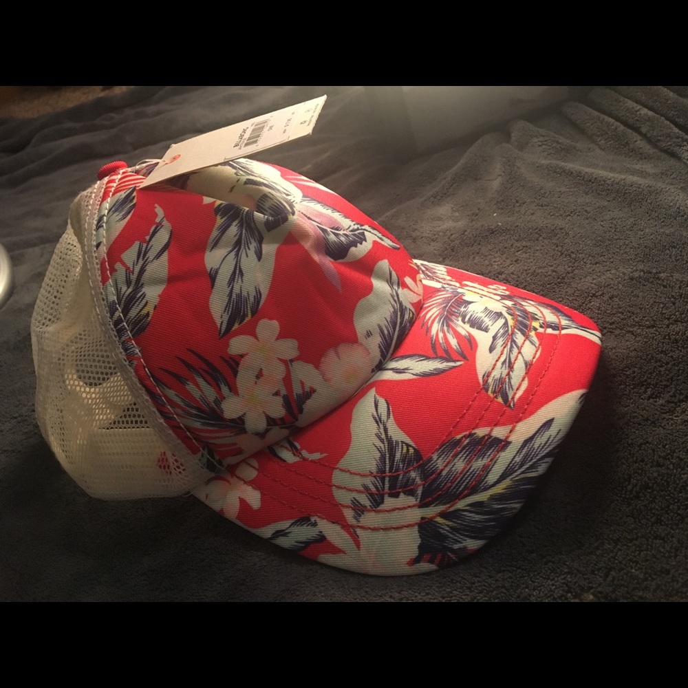 NWT billabong hat